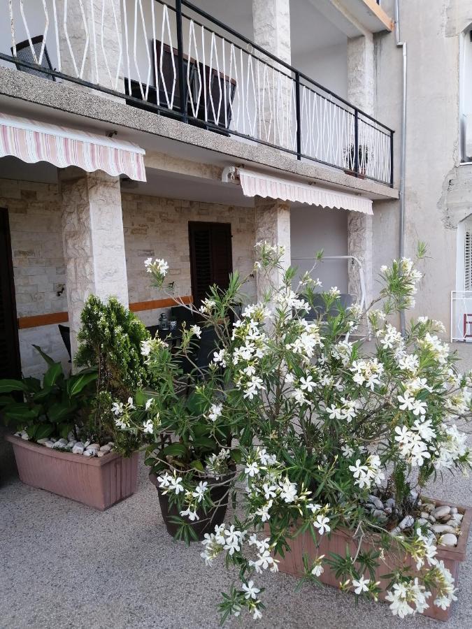 Appartement Stonewood Dalmacija à Primošten Extérieur photo
