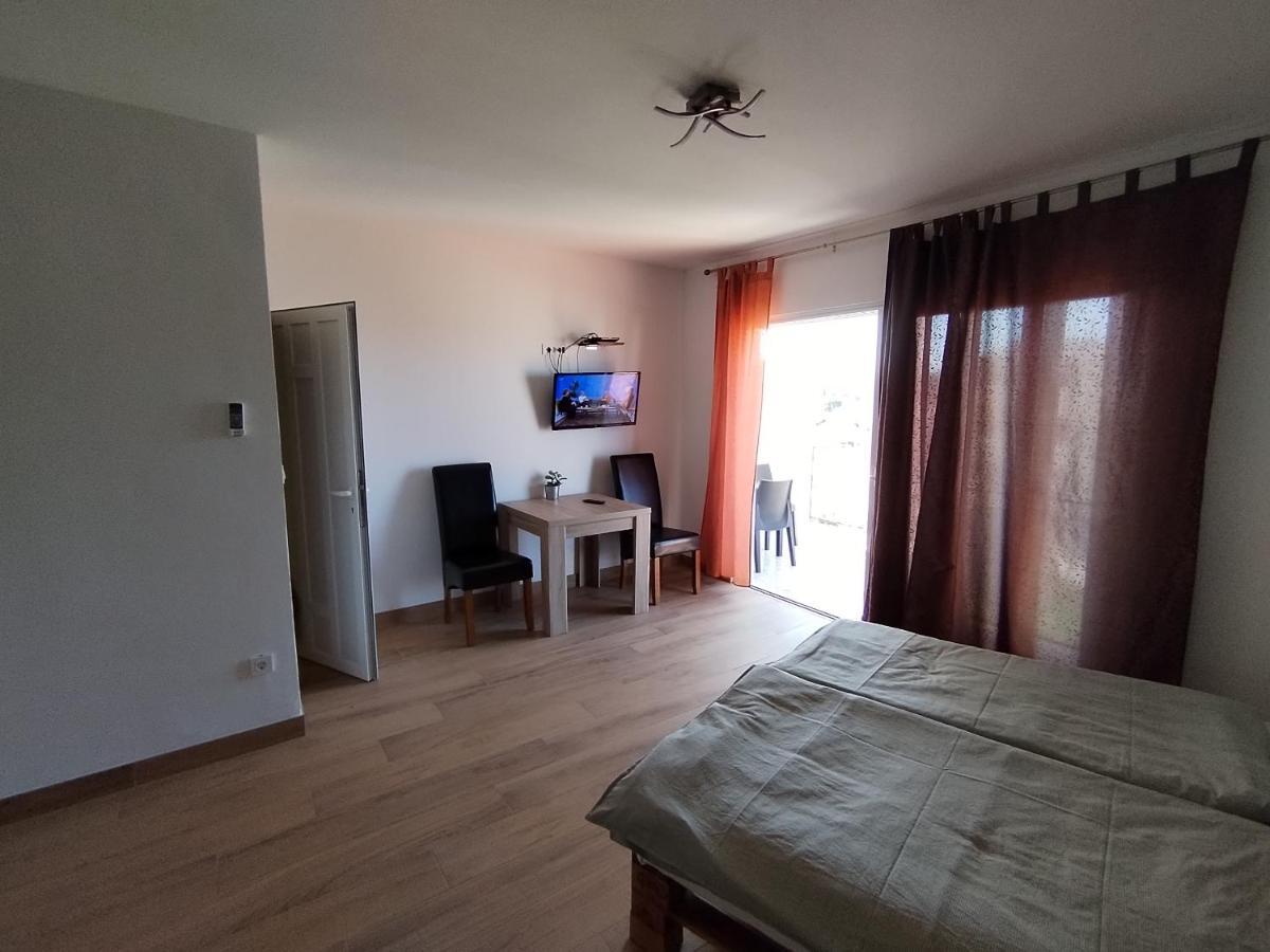 Appartement Stonewood Dalmacija à Primošten Extérieur photo