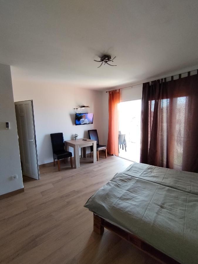 Appartement Stonewood Dalmacija à Primošten Extérieur photo