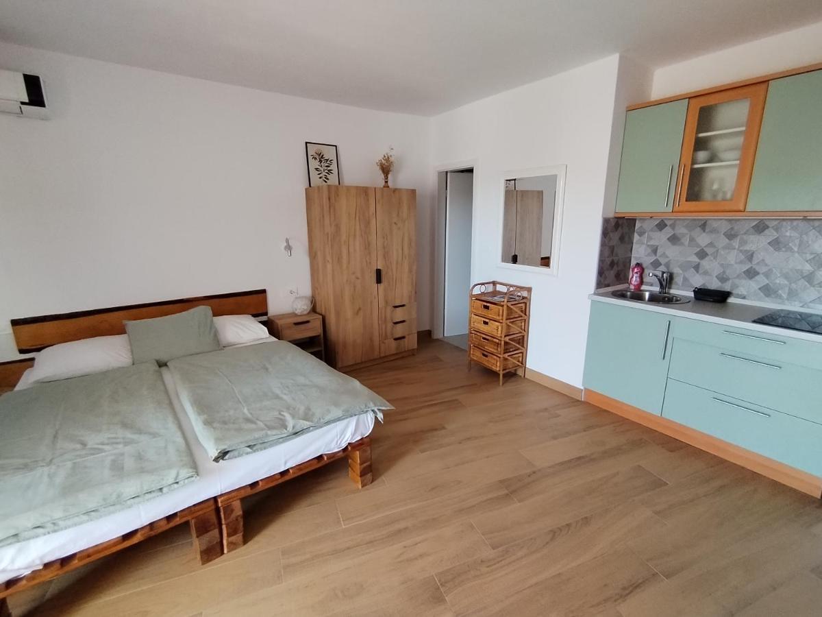 Appartement Stonewood Dalmacija à Primošten Extérieur photo
